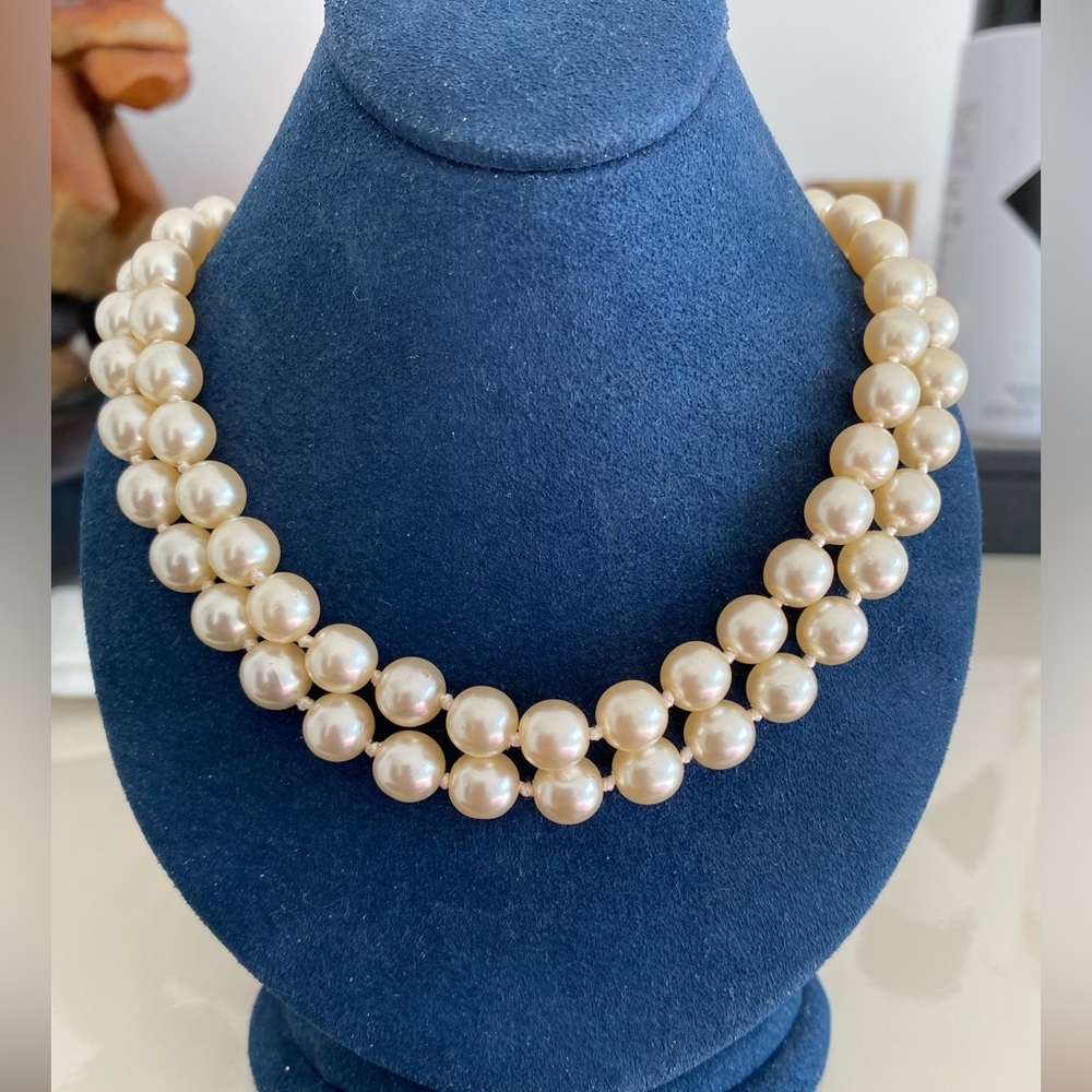 Vintage faux pearl necklace.